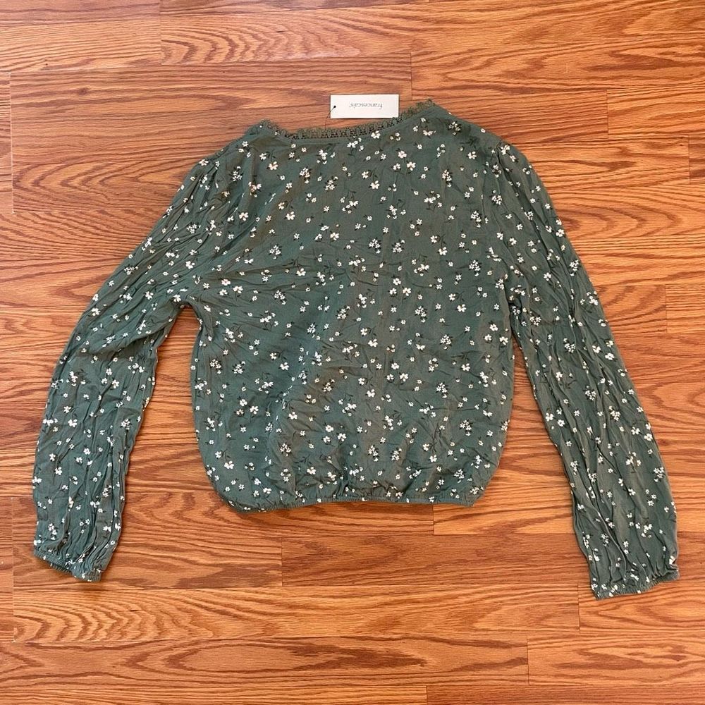 NWT Francesca’s Mi Ami Green Floral Long Sleeve Top Sz M - Picture 9 of 10